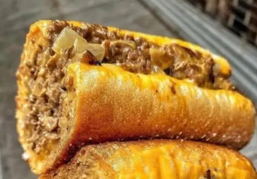 Philly cheesesteak sloppy joes