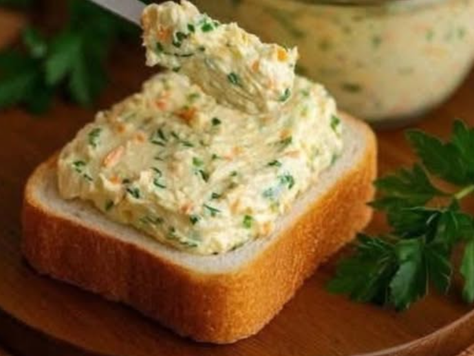 Creamy Garlic and Herb Cheese Spread