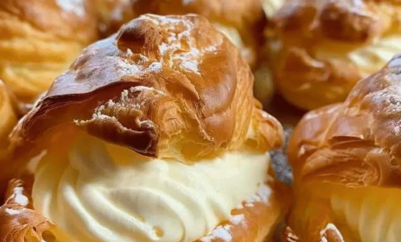 FAMOUS CREAM PUFFS