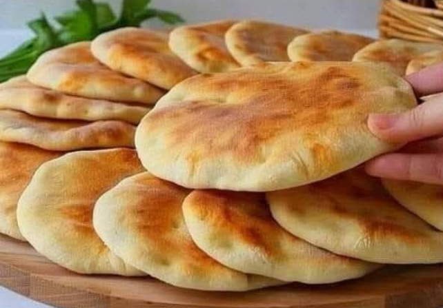 Bread in minutes! Only 4 ingredients! Better with breakfast or tea time! Simpy delicious!