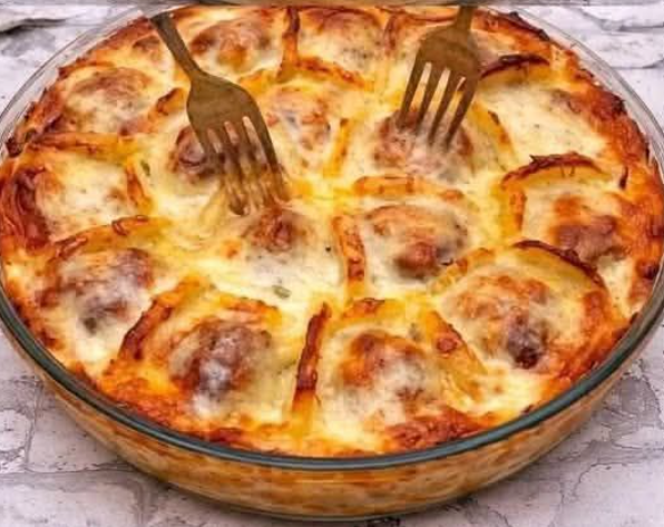 Serve the stuffing balls warm with turkey gravy, cranberry sauce, or your preferred dipping sauce. Add some chopped parsley on top for a fresh flavor. Advice for Making the Best Turkey Stuffing Balls