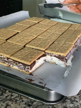 No-Bake Crunchy Cream Layer Dessert: The Weekend Treat Everyone Wants a Piece Of