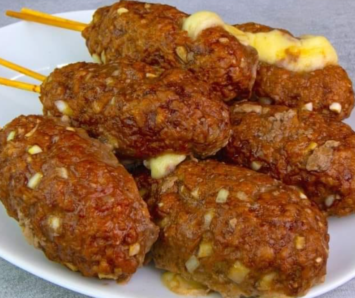 MEAT SKEWERS STUFFED WITH CHEESE
